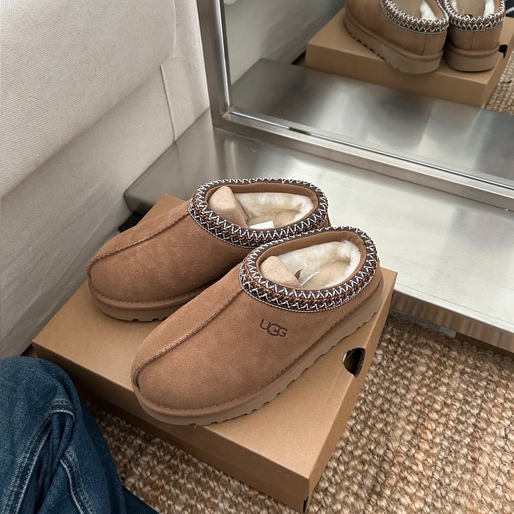 Birkenstock Boston taupe suede mule clogs